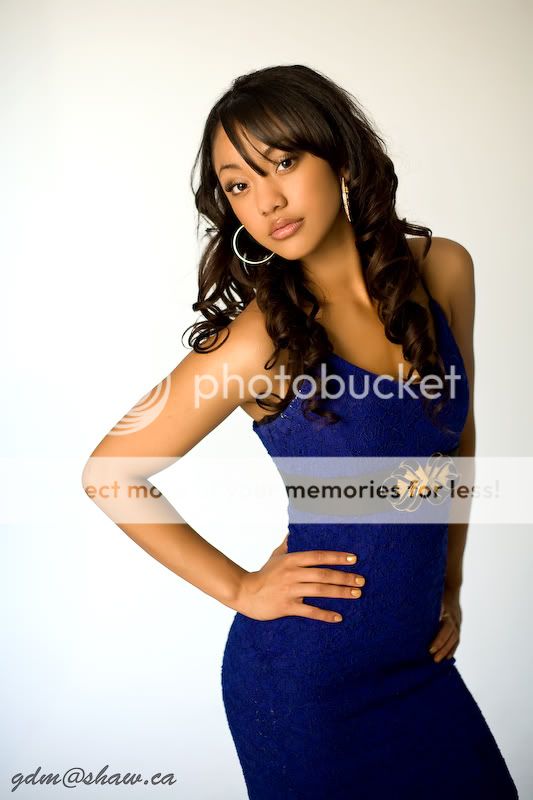 IMAGE: http://i713.photobucket.com/albums/ww138/FocusPhoto/Portraits/IMG_3426-Edit.jpg