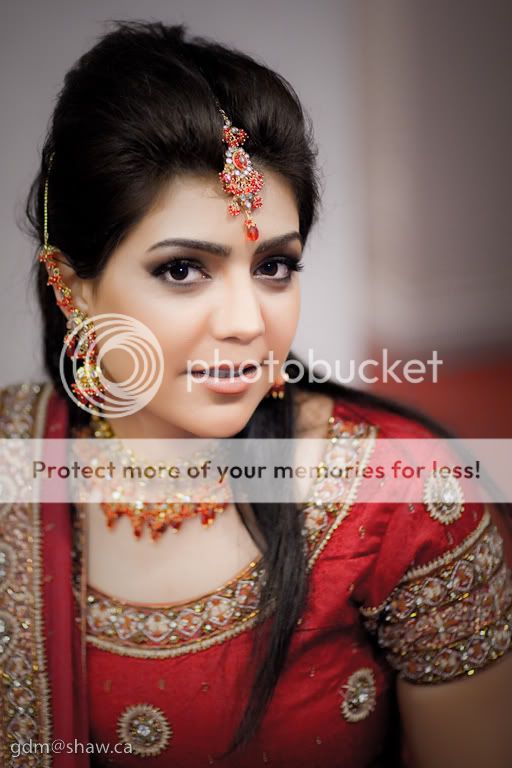 IMAGE: http://i713.photobucket.com/albums/ww138/FocusPhoto/Weddings/Kazmeen%20and%20Omar%20E%20Party/e0abef8c.jpg